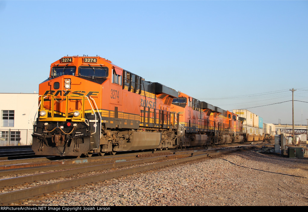 BNSF 3274 East